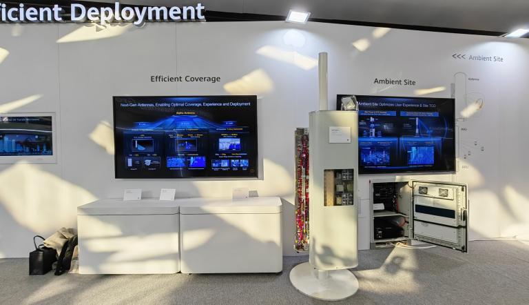 Los ingenieros de Huawei indicaron que la tecnología Signal Direct Injection Feeding utilizada en estas antenas tiene una facultad para minimizar pérdidas de señal. Fotos EE: Nicolás Lucas.