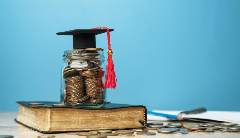Obtener un crédito permite seguir con la carrera universitaria y a la vez, construir un historial crediticio positivo.