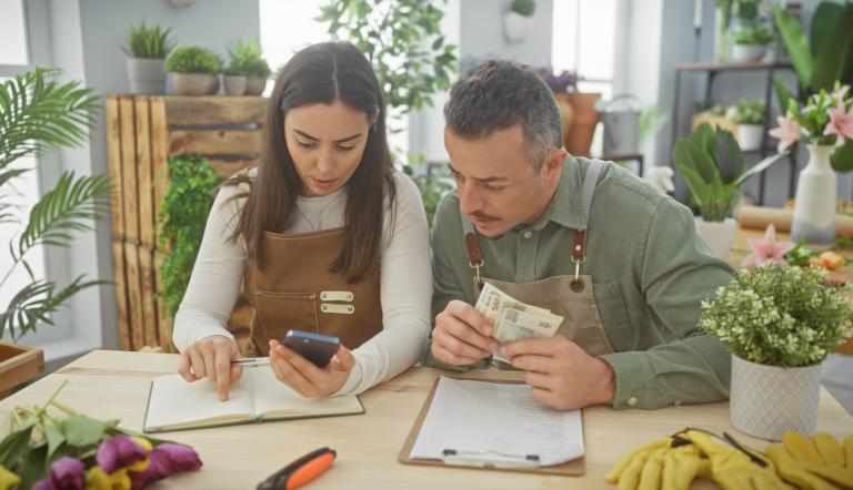 Los emprendedores que no conocen los números de su negocio toman las decisiones basados en lo que cae en su cuenta de banco y eso los lleva a tomar malas decisiones.ñ