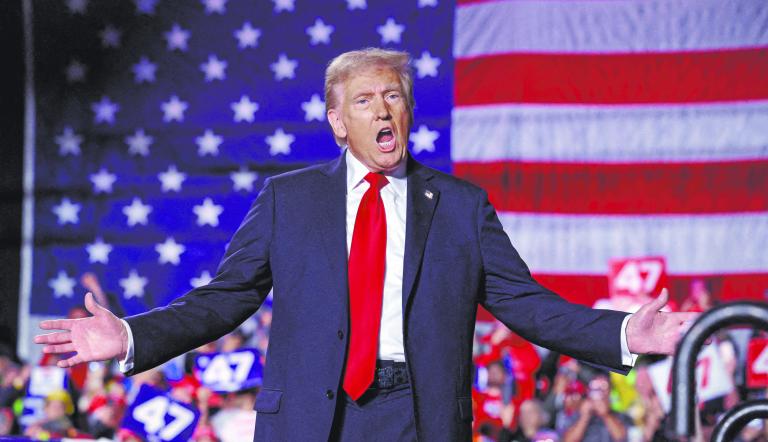 Donald Trump se dirigió a sus seguidores la madrugada del 6 de noviembre en Palm Beach, Florida. Foto: Reuters