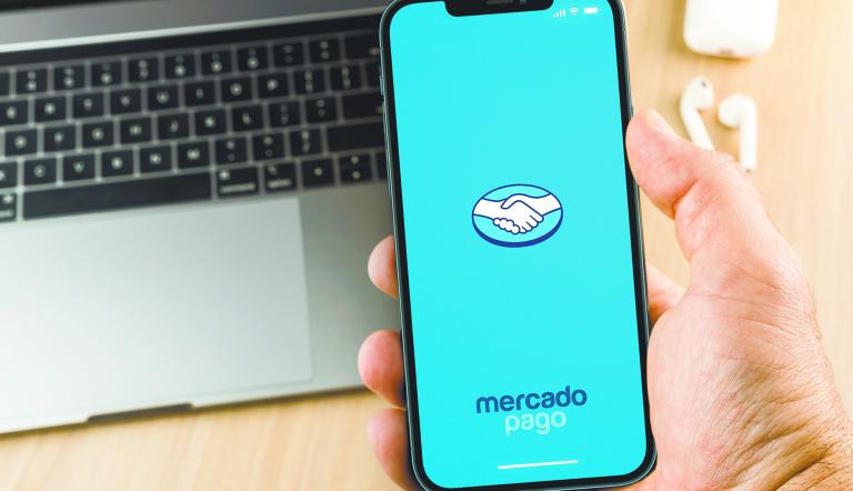 Entre las firmas de origen argentino que operan en México se encuentra Mercado Pago, que recientemente inició la solicitud de su licencia bancaria. Foto: Shutterstock