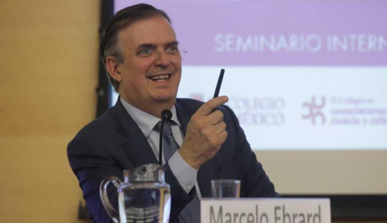 El secretario de Economía consideró que si Robert Lighthizer llega a ser nuevamente titular de la Representación Comercial de Estados Unidos, sería una ventaja para México.
Para más información del tema, visita: https://www.eleconomista.com.mx/empresas/ebrard-cree-donald-trump-ponga-aranceles-mexico-20241113-734055.html
¡Síguenos en nuestras redes sociales para mantenerte informado!
Twitter: https://twitter.com/eleconomista
Facebook: https://www.facebook.com/ElEconomista.mx
Instagram: https://www.instagram.com/eleconomistamx
LinkedIn: https://www.linkedin.com/company/el-economista/
#ElEconomista #EETV