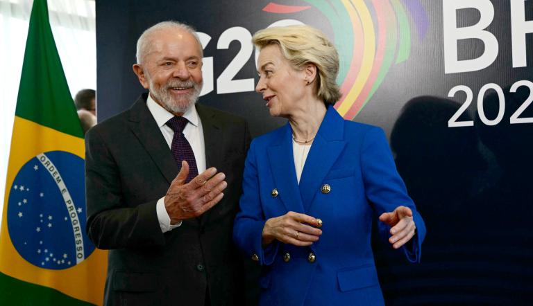 El presidente brasileño, Luiz Inácio Lula da Silva, recibe a la presidenta de la Comisión Europea, Ursula von der Leyen.