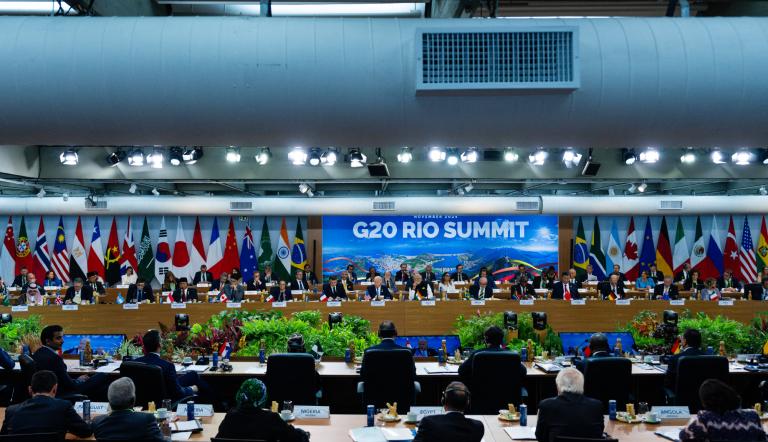 El G20 no es un organismo, por ende, no cuenta con órgano ni un consejo ejecutivo, y sus decisiones son "no vinculantes".