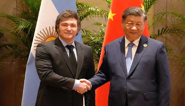 Las declaraciones se dieron luego de una reunión entre Xi y su par argentino, Javier Milei, al margen de la cumbre de líderes del G20 que se celebra en Río de Janeiro.
Para más información del tema, visita: https://www.eleconomista.com.mx/internacionales/lideres-china-y-argentina-dicen-buscaran-ampliar-relaciones-comerciales-20241119-734852.html
¡Síguenos en nuestras redes sociales para mantenerte informado!
Twitter: https://twitter.com/eleconomista
Facebook: https://www.facebook.com/ElEconomista.mx
Instagram: https://www.instagram.com/eleconomistamx
LinkedIn: https://www.linkedin.com/company/el-economista/
#ElEconomista #EETV