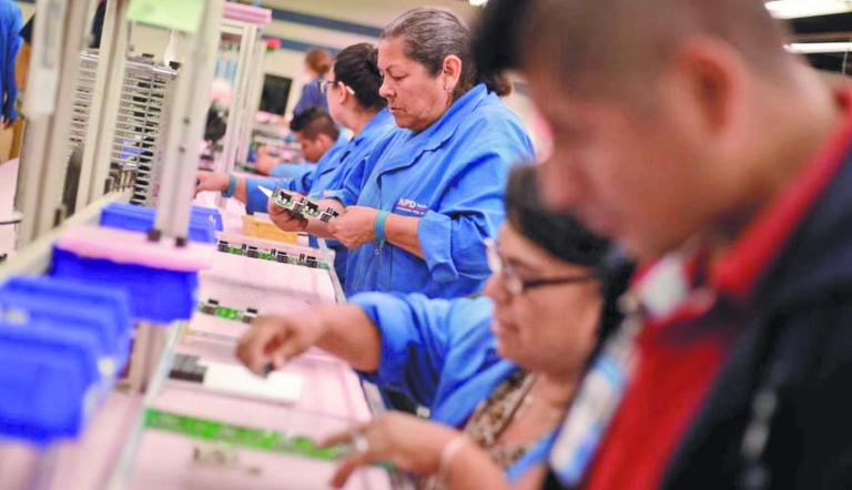 En el mercado laboral, la tasa de desempleo se encuentra en niveles históricamente mínimos, sin embargo, el ritmo de crecimiento de empleo formal se ha moderado.