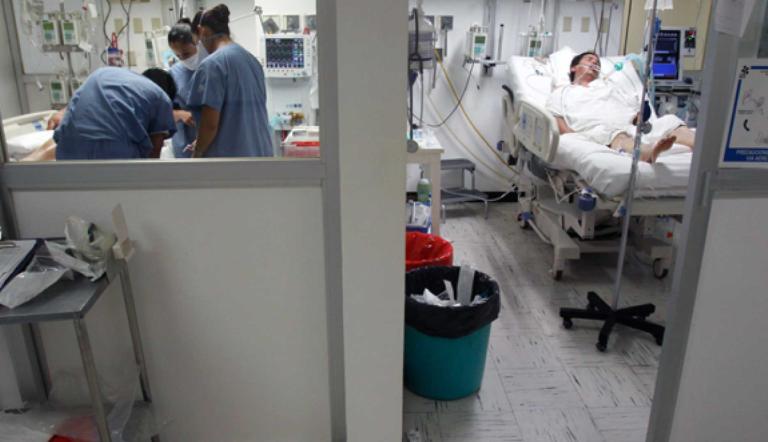 La Secretaría de Salud (SSa) mantiene una vigilancia epidemiológica sobre el metapneumovirus (HMPV), un virus que causa infecciones respiratorias en humanos y que actualmente afecta a China. Hasta el momento no representa una amenaza para México.
Para más información del tema, visita: https://www.eleconomista.com.mx/politica/ssa-mantiene-vigilancia-sobre-metapneumovirus-descarta-riesgo-mexico-20250107-740896.html
¡Síguenos en nuestras redes sociales para mantenerte informado!
Twitter: https://twitter.com/eleconomista
Facebook: https://www.facebook.com/ElEconomista.mx
Instagram: https://www.instagram.com/eleconomistamx
LinkedIn: https://www.linkedin.com/company/el-economista/
#ElEconomista #EETV