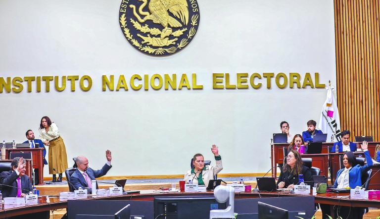 Los recursos adicionales, indicaron consejeros del INE, son para ampliar el número de centros de votación en los comicios para juzgadores.