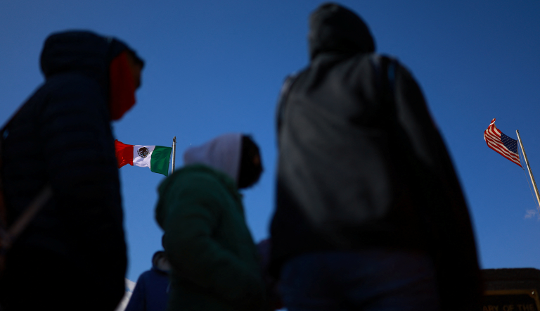 Migrantes en la frontera norte entre México y Estados Unidos, en Ciudad Juárez.
