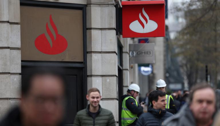 Sucursal del banco Santander en Londres, Gran Bretaña.