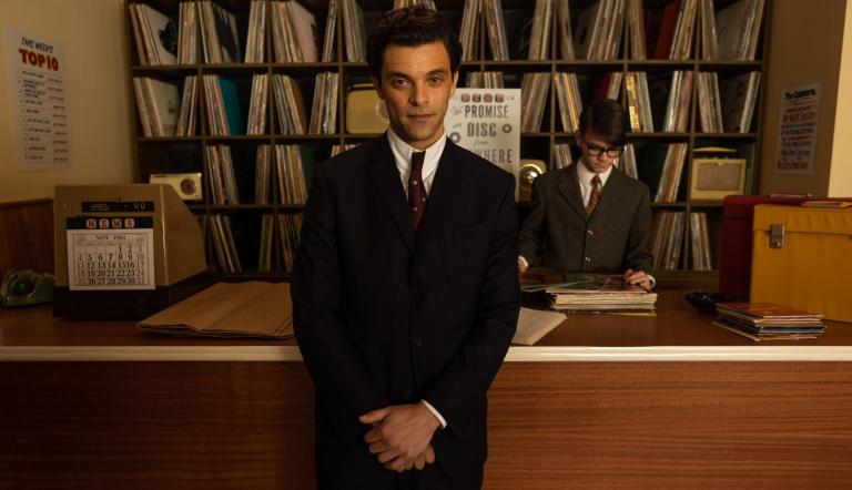Jacob Fortune-Lloyd interpreta a Brian Epstein en Midas Man. Foto: Cortesía / Kerry Spider