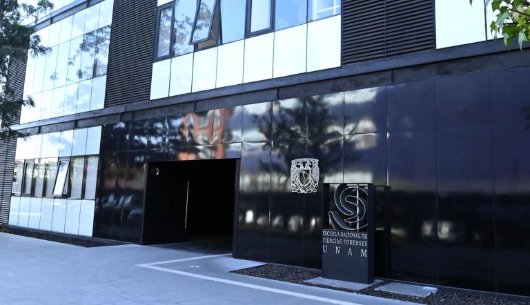 La Escuela Nacional de Ciencias Forenses (ENaCiF) de la UNAM, cuenta con siete generaciones de egresados.
