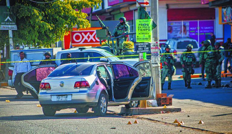 En otras entidades como Guerrero, algunas escuelas han permanecido cerradas por un año debido a la combinación de fenómenos naturales y violencia, afectando a más de 170 estudiantes.
Para más información del tema, visita: https://www.eleconomista.com.mx/politica/violencia-cierran-escuelas-34-municipios-7-estados-20250128-743902.html
¡Síguenos en nuestras redes sociales para mantenerte informado!
Twitter: https://twitter.com/eleconomista
Facebook: https://www.facebook.com/ElEconomista.mx
Instagram: https://www.instagram.com/eleconomistamx
LinkedIn: https://www.linkedin.com/company/el-economista/
#ElEconomista #EETV