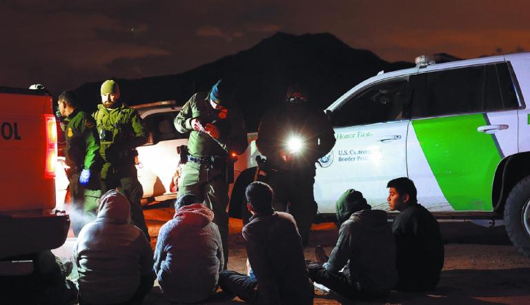 Las estadísticas mensuales de la Patrulla Fronteriza se remontan al año 2000. El total mensual más bajo registrado actualmente es abril de 2017.
Para más información del tema, visita: https://www.eleconomista.com.mx/politica/detencion-migrantes-eu-mexico-acerca-minimo-historico-febrero-20250227-748268.html
¡Síguenos en nuestras redes sociales para mantenerte informado!
Twitter: https://twitter.com/eleconomista
Facebook: https://www.facebook.com/ElEconomista.mx
Instagram: https://www.instagram.com/eleconomistamx
LinkedIn: https://www.linkedin.com/company/el-economista/
#ElEconomista #EETV