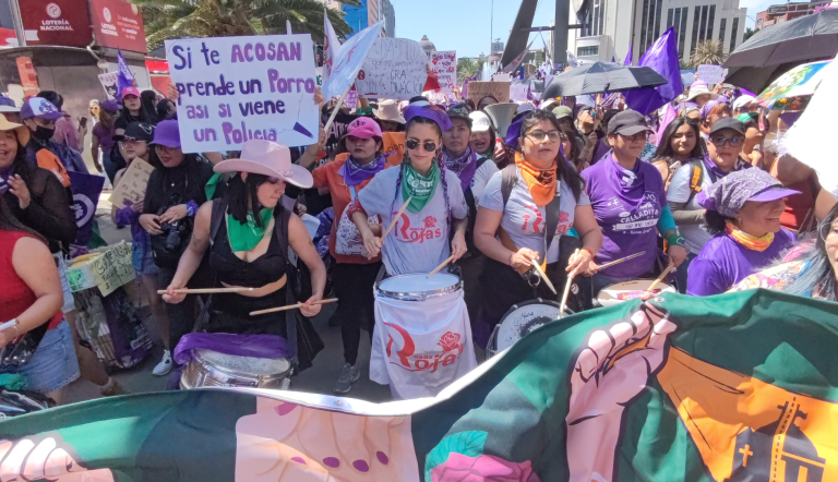 Más de 200,000 mujeres participaron en la mega marcha por el 8M ...