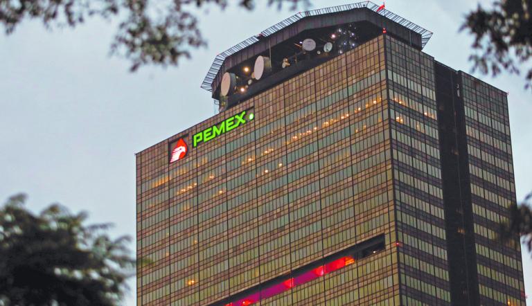 En la primera sesión del consejo de administración de la empresa, el próximo 15 de abril, se definirá su reorganización, luego de la desaparición de sus empresas subsidiarias.
Para más información del tema, visita: https://www.eleconomista.com.mx/empresas/pemex-recortara-5-personal-confianza-nuevo-entorno-laboral-20250324-751737.html
¡Síguenos en nuestras redes sociales para mantenerte informado!
Twitter: https://twitter.com/eleconomista
Facebook: https://www.facebook.com/ElEconomista.mx
Instagram: https://www.instagram.com/eleconomistamx
LinkedIn: https://www.linkedin.com/company/el-economista/
#ElEconomista #EETV