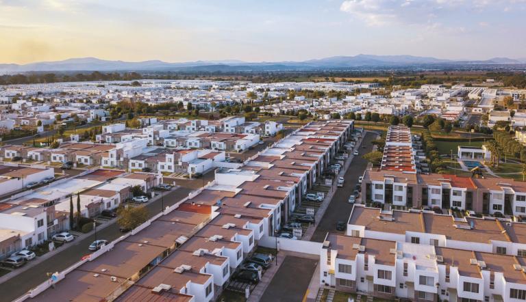 Del total, Infonavit se encargará de la edificación de 600,000 casas; ya comenzó labores de desarrollo de 17 complejos habitacionales
Para más información del tema, visita: https://www.eleconomista.com.mx/econohabitat/plan-mexico-eleva-meta-sexenal-construccion-vivienda-1-millon-100-000-hogares-20250413-754745.html
¡Síguenos en nuestras redes sociales para mantenerte informado!
Twitter: https://twitter.com/eleconomista
Facebook: https://www.facebook.com/ElEconomista.mx
Instagram: https://www.instagram.com/eleconomistamx
LinkedIn: https://www.linkedin.com/company/el-economista/
#ElEconomista #EETV