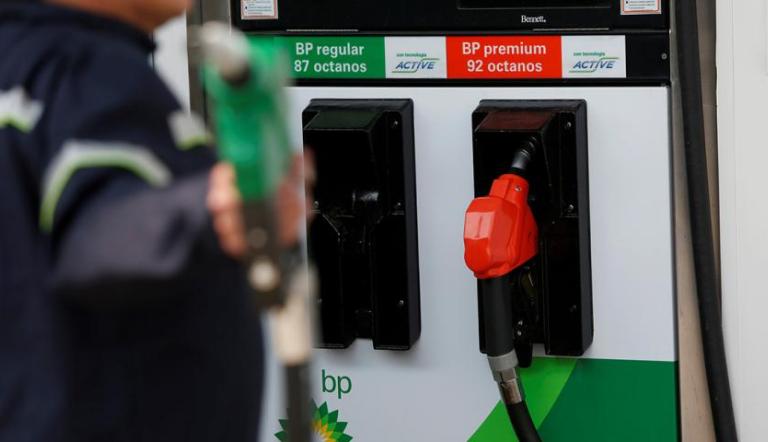 Este domingo 27 de abril de 2025, la gasolina regular o Magna se vendía a un precio promedio a nivel nacional de 23.66 pesos por litro, una reducción de 4 centavos en las últimas dos semanas, de acuerdo con cifras de la consultora PETROIntelligence.
Para más información del tema, visita: https://www.eleconomista.com.mx/economia/dejan-estimulos-fiscales-gasolinas-diesel-tercera-semana-consecutiva-20250427-756599.html
¡Síguenos en nuestras redes sociales para mantenerte informado!
Twitter: https://twitter.com/eleconomista
Facebook: https://www.facebook.com/ElEconomista.mx
Instagram: https://www.instagram.com/eleconomistamx
LinkedIn: https://www.linkedin.com/company/el-economista/
#ElEconomista #EETV