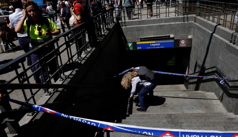 Las estaciones del metro de Madrid fueron evacuadas tras el apagón que afectó este lunes a España, Portugal y Francia. Foto: Reuters