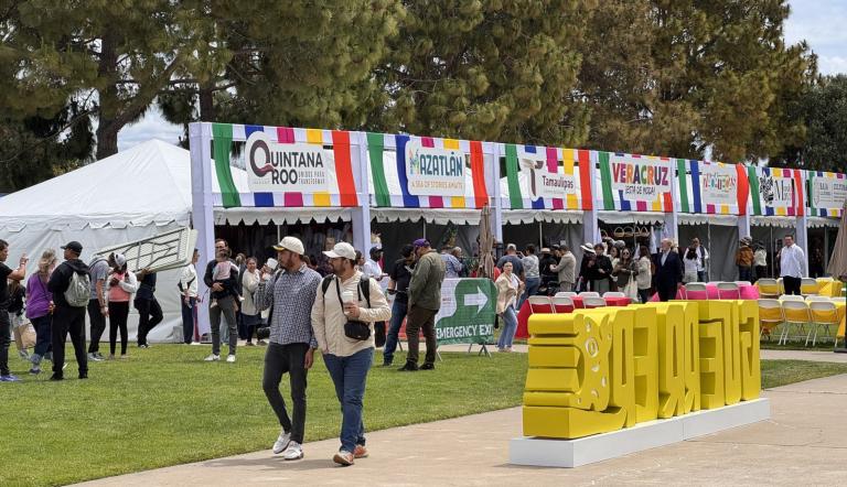 Tianguis Turístico en Baja California.