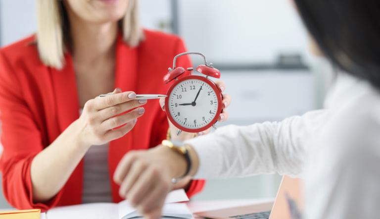 El secretario de Trabajo y Previsión Social (STPS), Marath Bolaños, detalló que la implementación de la jornada laboral de 40 horas será gradual, hasta llegar al año 2030.
Para más información del tema, visita: https://www.eleconomista.com.mx
¡Síguenos en nuestras redes sociales para mantenerte informado!
Twitter: https://twitter.com/eleconomista
Facebook: https://www.facebook.com/ElEconomista.mx
Instagram: https://www.instagram.com/eleconomistamx
LinkedIn: https://www.linkedin.com/company/el-economista/
#ElEconomista #EETV
