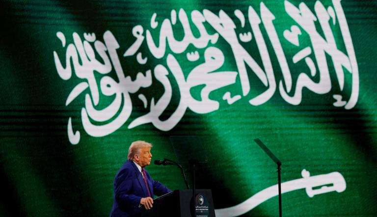 Estados Unidos acordó vender a Arabia Saudita un paquete de armas por valor de casi 142,000 millones de dólares, según una hoja informativa de la Casa Blanca.