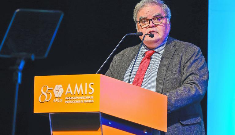 HECTOR SANTANA SUAREZ, TITULAR DE LA UNIDAD DE SEGUROS Y PENSIONES Y SEGURIDAD SOCIAL SHCP, DURANTE LA 34 CONVENCION DE ASEGURADORES AMIS .