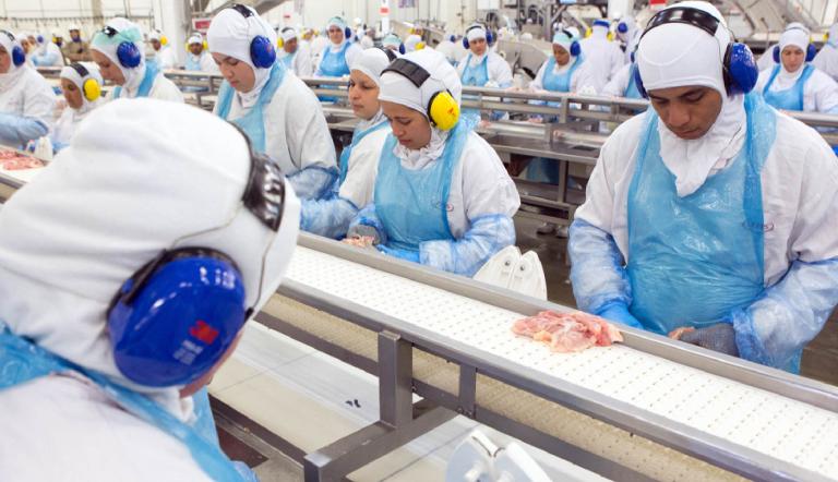Brasil es el primer exportador mundial de carne de pollo y China, su principal destino, con más de 562,000 toneladas enviadas en 2024, un 10.89% del total exportado, según datos de la Asociación Brasileña de Proteína Animal.
Para más información del tema, visita: https://www.eleconomista.com.mx/internacionales/gripe-aviar-brasil-suspende-exportacion-pollo-argentina-china-ue-20250516-759479.html
¡Síguenos en nuestras redes sociales para mantenerte informado!
Twitter: https://twitter.com/eleconomista
Facebook: https://www.facebook.com/ElEconomista.mx
Instagram: https://www.instagram.com/eleconomistamx
LinkedIn: https://www.linkedin.com/company/el-economista/
#ElEconomista #EETV