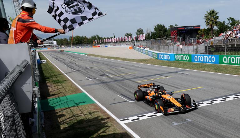 El piloto australiano Oscar Piastri se llevó la victoria en el Circuit de Barcelona. Foto: Reuters