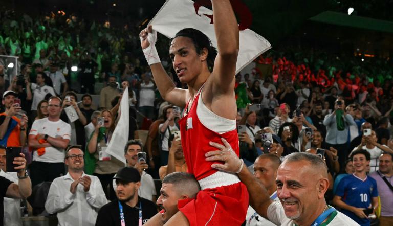 La argelina Imane Khelif tras vencer a la china Yang Liu en la final de boxeo femenino de 66 kg de los Juegos Olímpicos de París 2024.