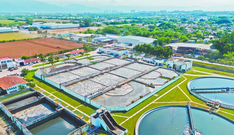 Inspecciones ambientales, escasez hídrica y nuevas normas sobre residuos redefinen la operación industrial en México.