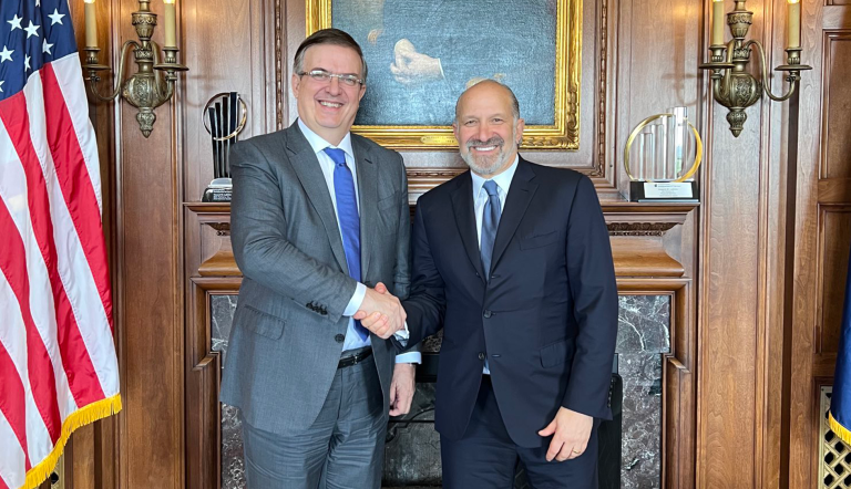 Marcelo Ebrard, secretario de Economía y Howard Lutnick, representante comercial de Estados Unidos.