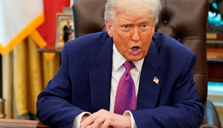 Sin embargo, Trump ha recurrido a una normativa que le permite asumir las competencias estatales para convertirlas en federales y poder así desplegar estas tropas.
