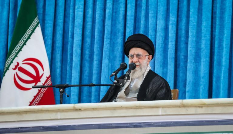 El líder supremo de Irán, el ayatolá Alí Jamenei, afirmó este viernes que Israel inició una guerra y dijo que no se le permitirá realizar ataques relámpago sin graves consecuencias.
Para más información del tema, visita: https://www.eleconomista.com.mx/internacionales/lider-supremo-iran-dice-israel-inicio-guerra-20250613-763643.html
¡Síguenos en nuestras redes sociales para mantenerte informado!
Twitter: https://twitter.com/eleconomista
Facebook: https://www.facebook.com/ElEconomista.mx
Instagram: https://www.instagram.com/eleconomistamx
LinkedIn: https://www.linkedin.com/company/el-economista/
T
#ElEconomista #EETV #Israel #Irán #Guerra