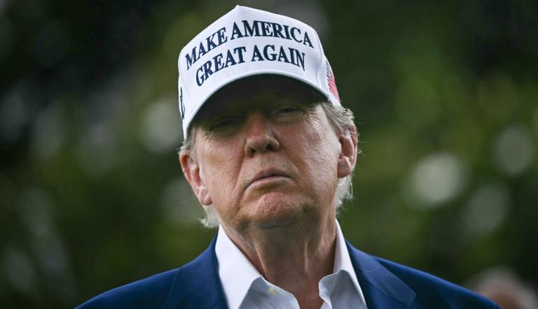 El presidente Donald Trump dejó en el aire el miércoles si Estados Unidos se sumará a los ataques israelíes contra Irán y afirmó que la república islámica contactó con Washington para negociar.

¡Síguenos en nuestras redes sociales para mantenerte informado!

Twitter: https://twitter.com/eleconomista 
Facebook: https://www.facebook.com/ElEconomista.mx
Instagram: https://www.instagram.com/eleconomistamx
LinkedIn: https://www.linkedin.com/company/el-economista/

#ElEconomista #EETV