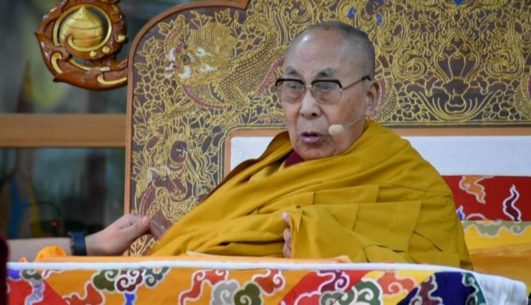 El dalái lama afirmó el miércoles que se designará un sucesor tras su muerte para asegurar la continuidad de su función como líder espiritual de la comunidad tibetana, en una declaración publicada con motivo de su 90 aniversario.
¡Síguenos en nuestras redes sociales para mantenerte informado!
Twitter: https://twitter.com/eleconomista
Facebook: https://www.facebook.com/ElEconomista.mx
Instagram: https://www.instagram.com/eleconomistamx
LinkedIn: https://www.linkedin.com/company/el-economista/
#ElEconomista #EETV