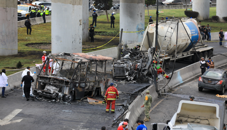 Aumenta a 14 el número de muertos por explosión de pipa en el Puente de ...