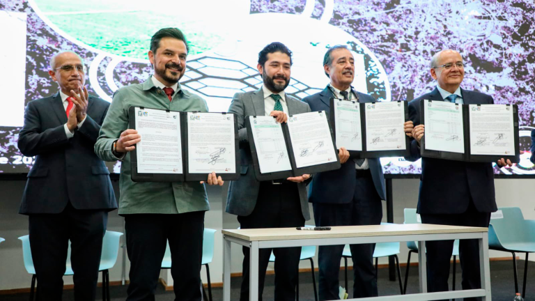 El director general del IMSS firmó el convenio de revisión salarial 2024 del Contrato Colectivo de Trabajo del SNTSS.