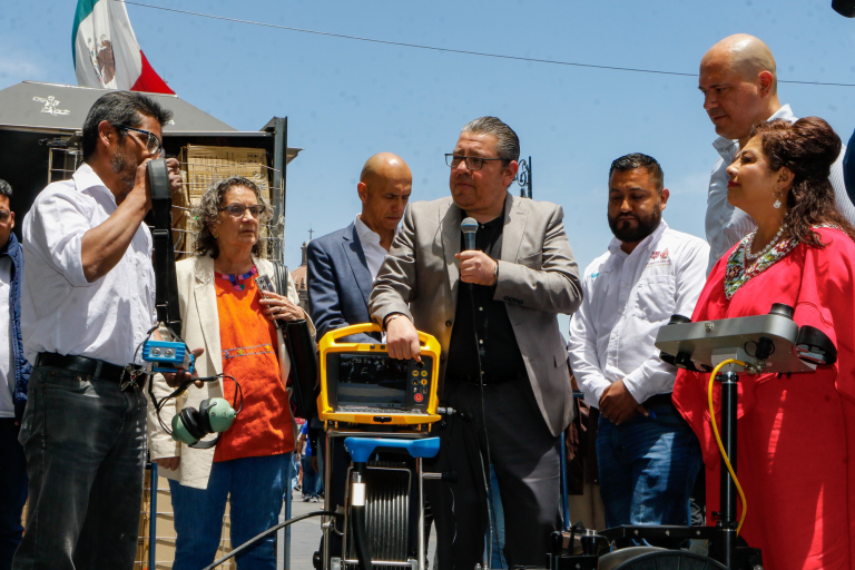El gobierno capitalino presentó su nuevo equipo tecnológico para detectar fugas de agua no visibles, como parte de la Estrategia Contra las Fugas en el Drenaje.