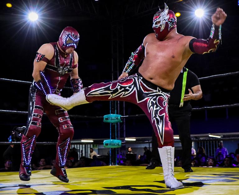 Luchadores de la AAA.