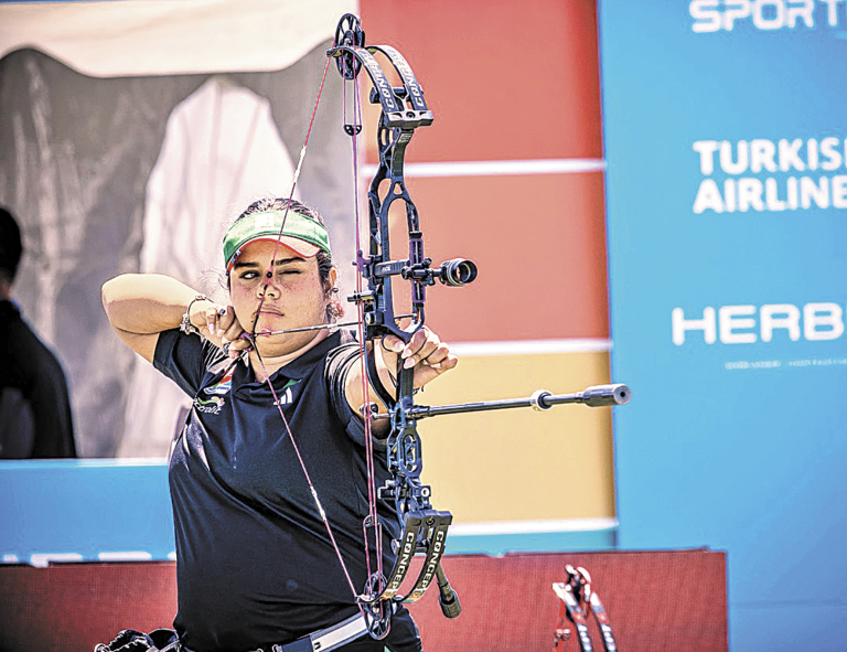 Maya Andrea Becerra Arizaga.