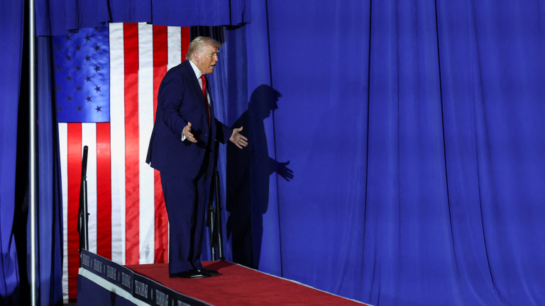 Donald Trump, presidente de Estdos Unidos en un mitin en Michigan por los 100 años de su gobierno.