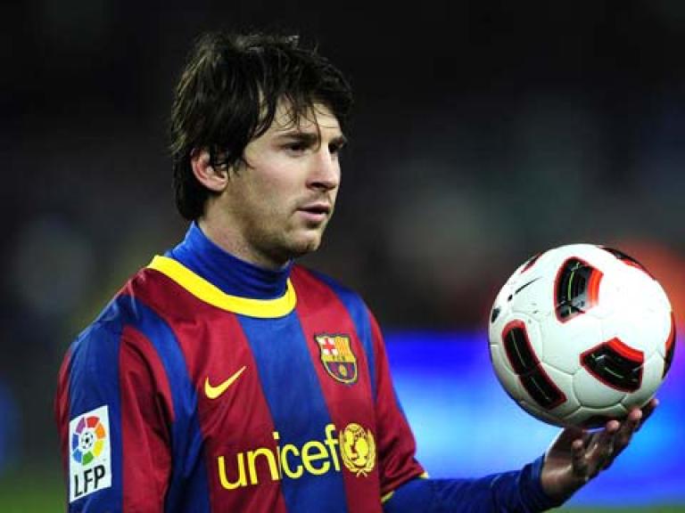 【中古】 Messi: El Chico Que Siempre Llegaba Tarde 9y Hoy Es el Primero/RANDOM HOUSE ESPANOL/Leonardo Faccio Amazon.com: Messi (edición actualizada): El chico que