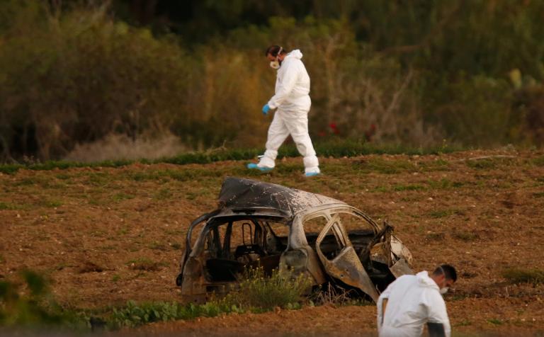 Carro de periodista que exploto por bomba