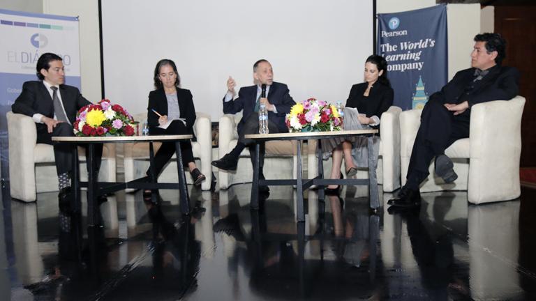 SANTIAGO GUTIERREZ, DIRECTOR DE MERCADO DE PEARSON MEXICO; JENNIFER L. O DONOGHUE, DIRECTORA DE INVESTIGACION EN MEXICANOS PRIMERO; ARIEL FISZBEIN, DIRECTOR DEL PROGRAMA DE EDUCACION EN EL DIALOGO INTERAMERICANO; ALEXANDRA ZAPATA HOJEL, DIRECTORA DE EDUCACION E INNOVACION CIVICA EN EL INSTITUTO MEXICANO DE LA COMPETIVIDAD (IMCO) Y LUIS JORDAN, SECRETARIO EJECUTIVO DE LA COMISION ESPECIAL DE LENGUAS DEL CONSEJO ACADEMICO DEL AREA DE LAS HUMANIDADES DE LA UNAM, FUE PARTE DEL PANEL QUE PRESENTO EL INFORME â€œAPRENDIZAJE DEL INGLES EN AMERICA LATINAâ€ù, REALIZADO POR DIALOGO INTERAMERICANO Y PEARSON, EL CUAL DESTACA QUE LA MAYOR DEBILIDAD SE ENCUENTRA EN LA FALTA DE POLITICAS PUBLICAS DE FORMACION Y MEDICION PARA QUIEN ENSENA EL IDIOMA. FOTO: ZULLEYKA HOYO