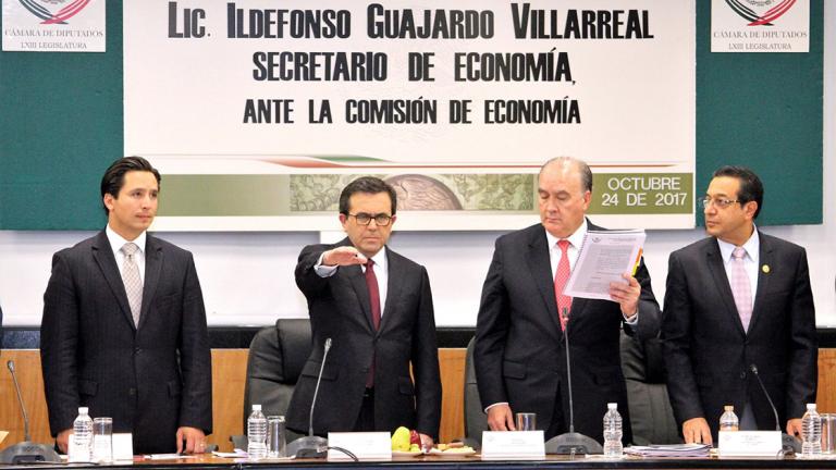 COMPARECE EL SECRETARIO ILDEFONSO GUAJARDO VILLARREAL ANTE LA COMISIÃ“N DE ECONOMÃçA EN LA CÃÅMARA DE DIPUTADOSCon motivo de la Glosa del Quinto Informe de Gobierno del Presidente Enrique PeÃ±a Nieto, el Secretario de EconomÃa, Ildefonso Guajardo Villarreal, comparece ante la ComisiÃ³n de EconomÃa, encabezada por el Diputado Jorge DÃ¡vila Flores.AcompaÃ±aron al Titular de EconomÃa los Subsecretarios de Comercio Exterior, Juan Carlos Baker; Competitividad y Normatividad, RocÃo Ruiz; Industria y Comercio, Rogelio Garza y MinerÃa, Alfonso CantÃº.AsÃ como el Oficial Mayor, Rogelio Rangel y el Coordinador General de Delegaciones, Jorge CantÃº y los titulares del Instituto Nacional del Emprendedor, de la ComisiÃ³n Federal de Mejora Regulatoria, del Instituto de la Propiedad Industrial, de la ProcuradurÃa Federal del Consumidor, de Exportadora de Sal, del Programa Nacional de Apoyo al Microempresario y de ProMÃ©xico.