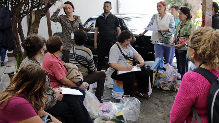 A CASI UN MES DEL TERREMOTO DEL 19 DE SEPTIEMBRE QUE AZOTO A LA CIUDAD DE MEXICO, VECINOS DE LA UNIDAD HABITACIONAL TLALPAN, PARTICULARMENTE LOS DEL EDIFICIO 1C EL CUAL SE COLAPSO CAUSANDO LA MUERTE A 9 PERSONAS, SIGUEN ORGANIZADO PARA EXIGIR QUE LAS AUTORIDADES INFORMEN QUE SUCEDERA CON EL COMPLEJO HABITACIONAL. FOTO: ZULLEYKA HOYO