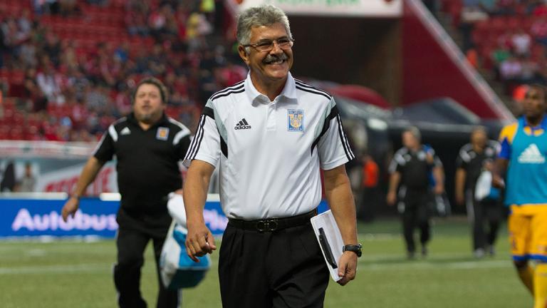 TIJUANA, BAJA CALIFORNIA, 21AGOSTO2015.-Ricardo Ferreti, durante el partido entre Xoloitzcuintles de Tijuana  y los Tigres de la Universidad Autónoma de Nuevo León, realizado en el Estadio Caliente, dentro de la sexta jornada correspondiente al torneo de apertura de la Liga MX del futbol mexicano. FOTO: CHRISTIAN SERNA /CUARTOSCURO.COM