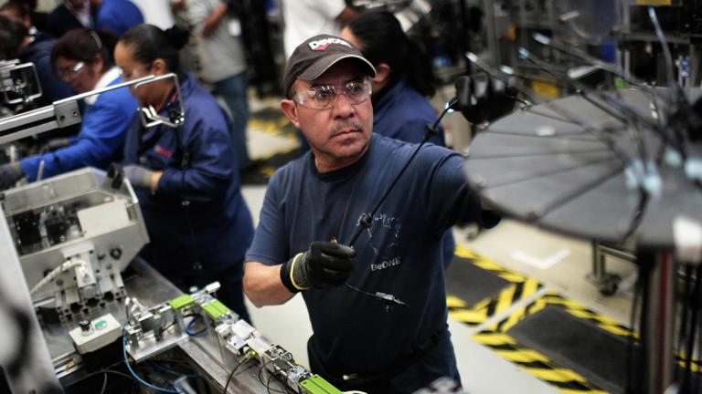 At work in the auto parts production line in the Bosch factory in San Luis Potosi, Mexico, on January 11, 2017.US President Donald Trump has threatened to impose a 35 percent import tariff on companies that ship jobs to Mexico. / AFP PHOTO / PEDRO PARDO