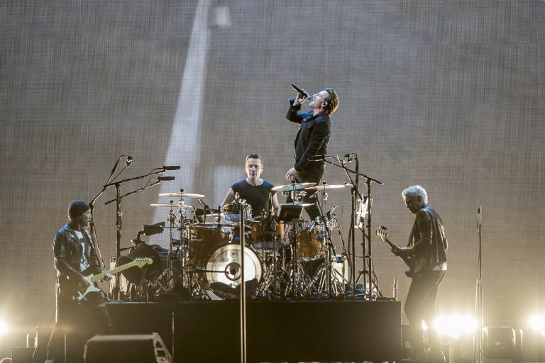 La banda irlandesa U2 en el Foro Sol, en un concierto de 2017. Foto: Notimex